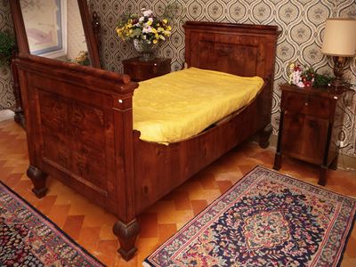 Letto Singolo a Barca in Noce, Ciliegio ed Latre Essenze, Carlo X