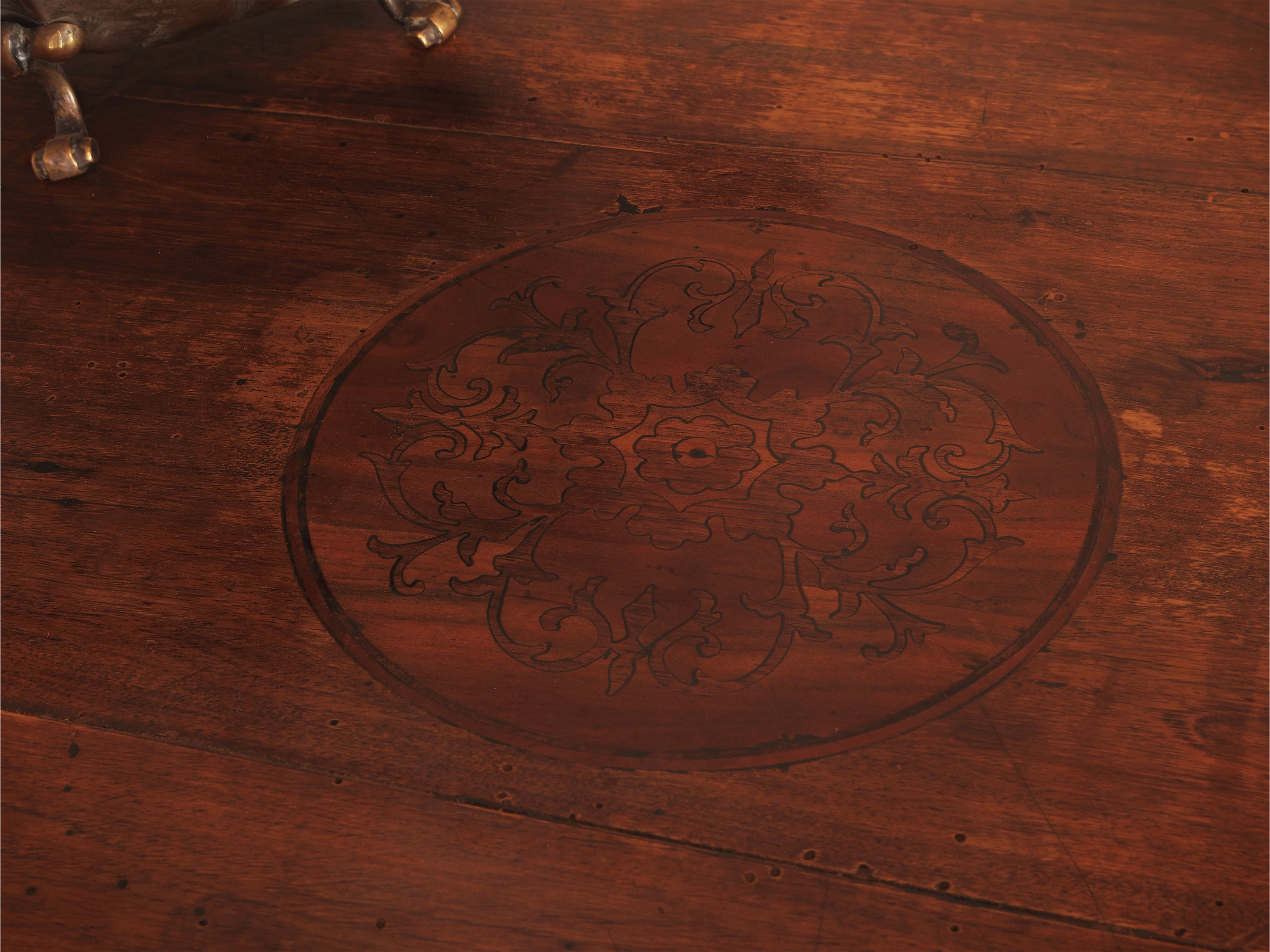 Tavolino da appoggio in noce