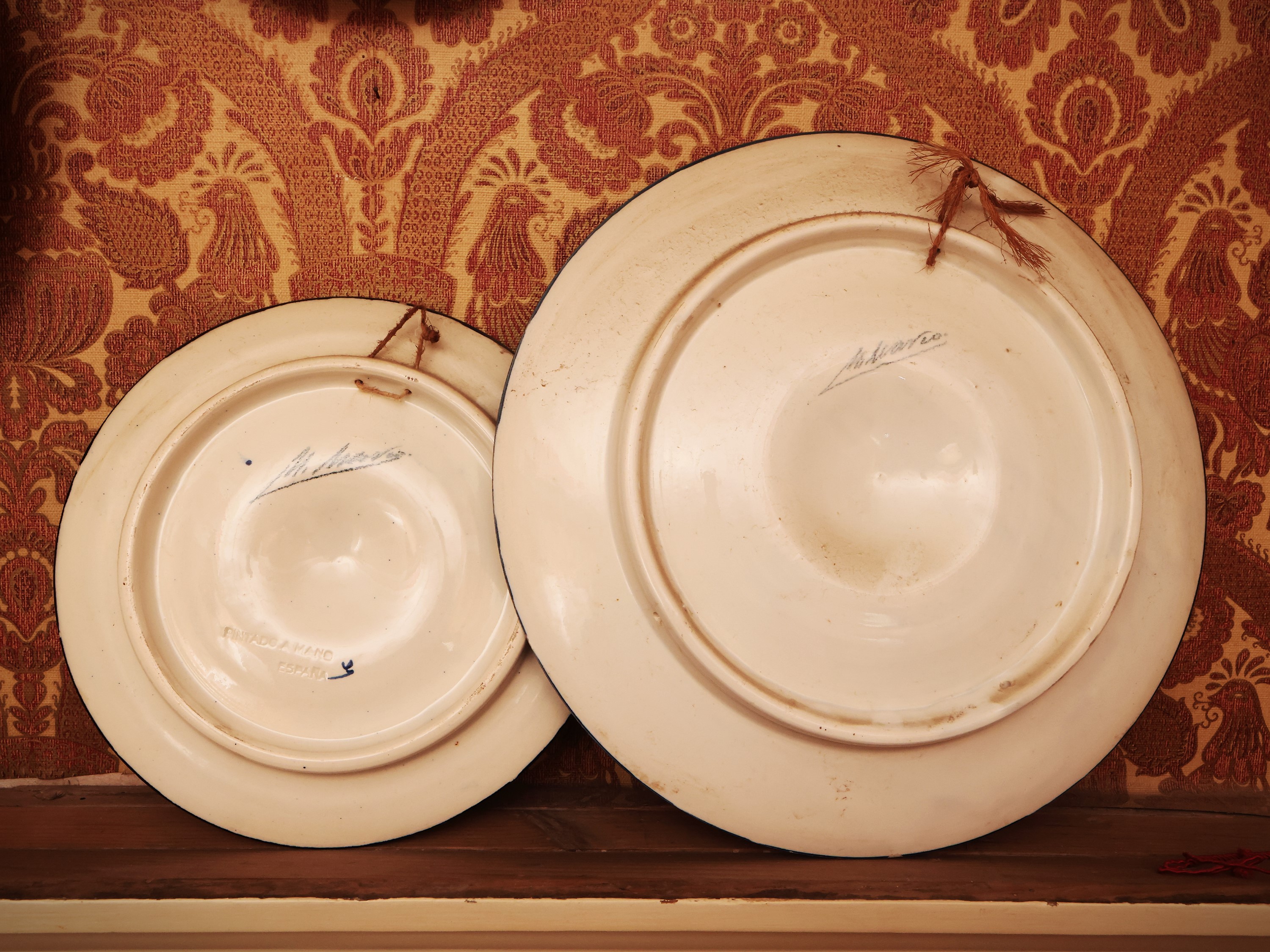 Serie di Sette Piatti da Parata in Terracotta Smaltata, Marco Marcial