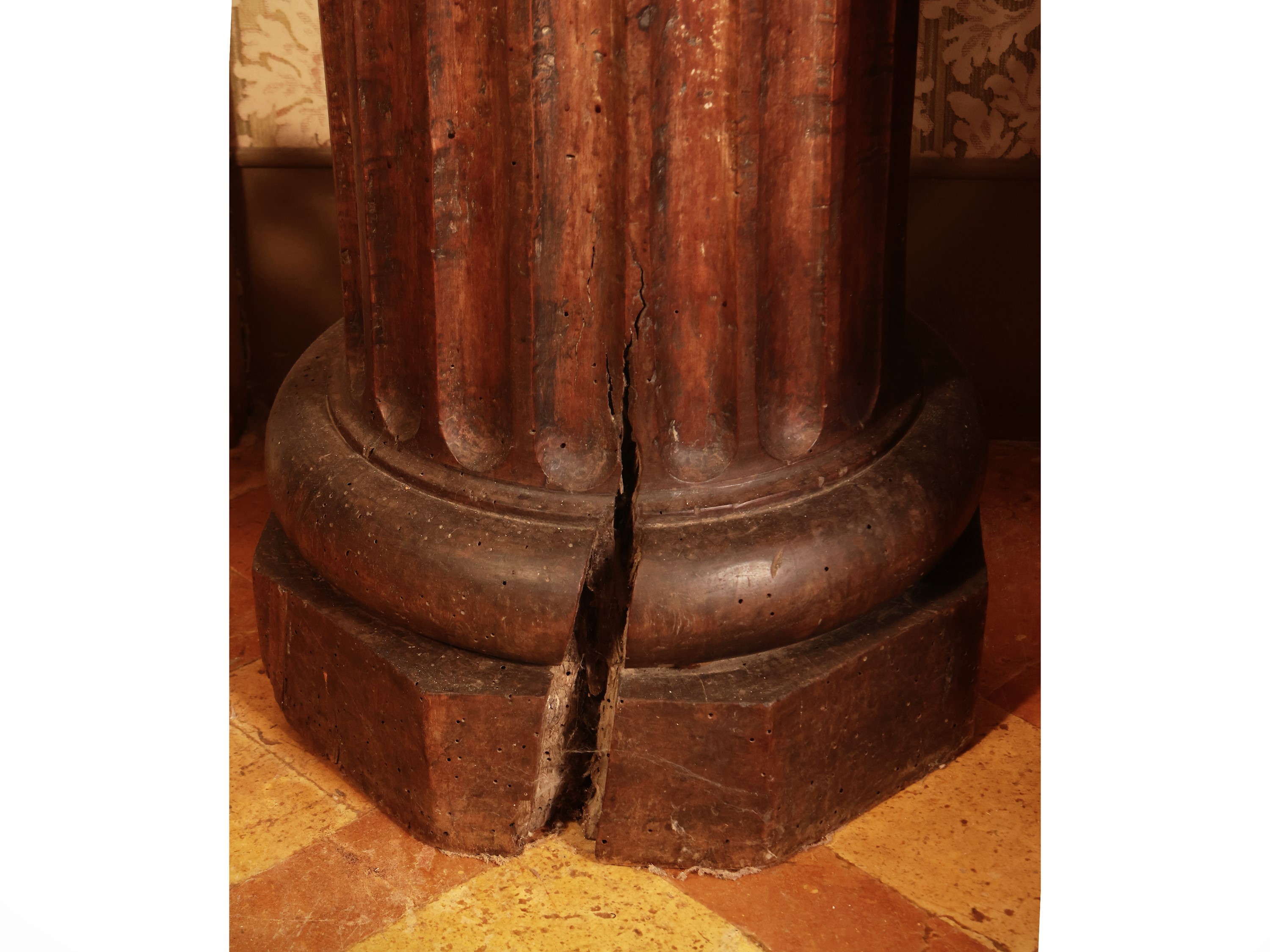 Colonna Portavasi in Legno Tenero