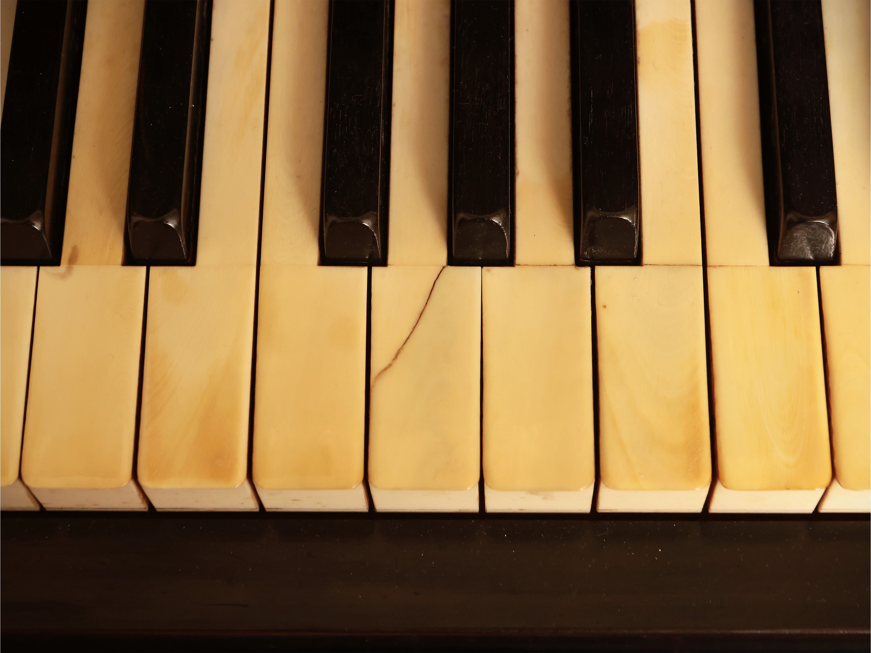 Pianoforte Verticale in Legno Ebanizzato, Paul Scharff Berlin