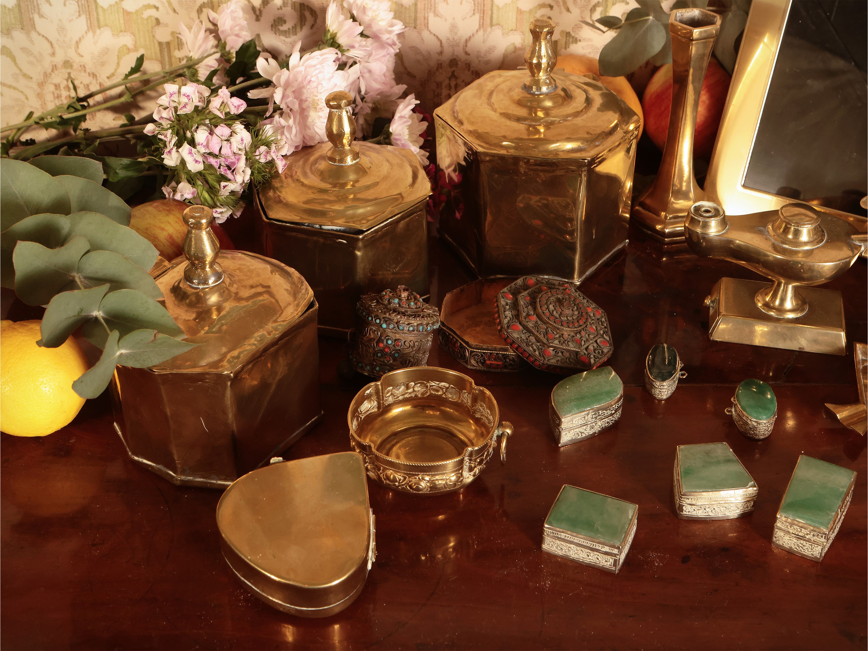 Grande Assortimento di Accessori in Ottone
