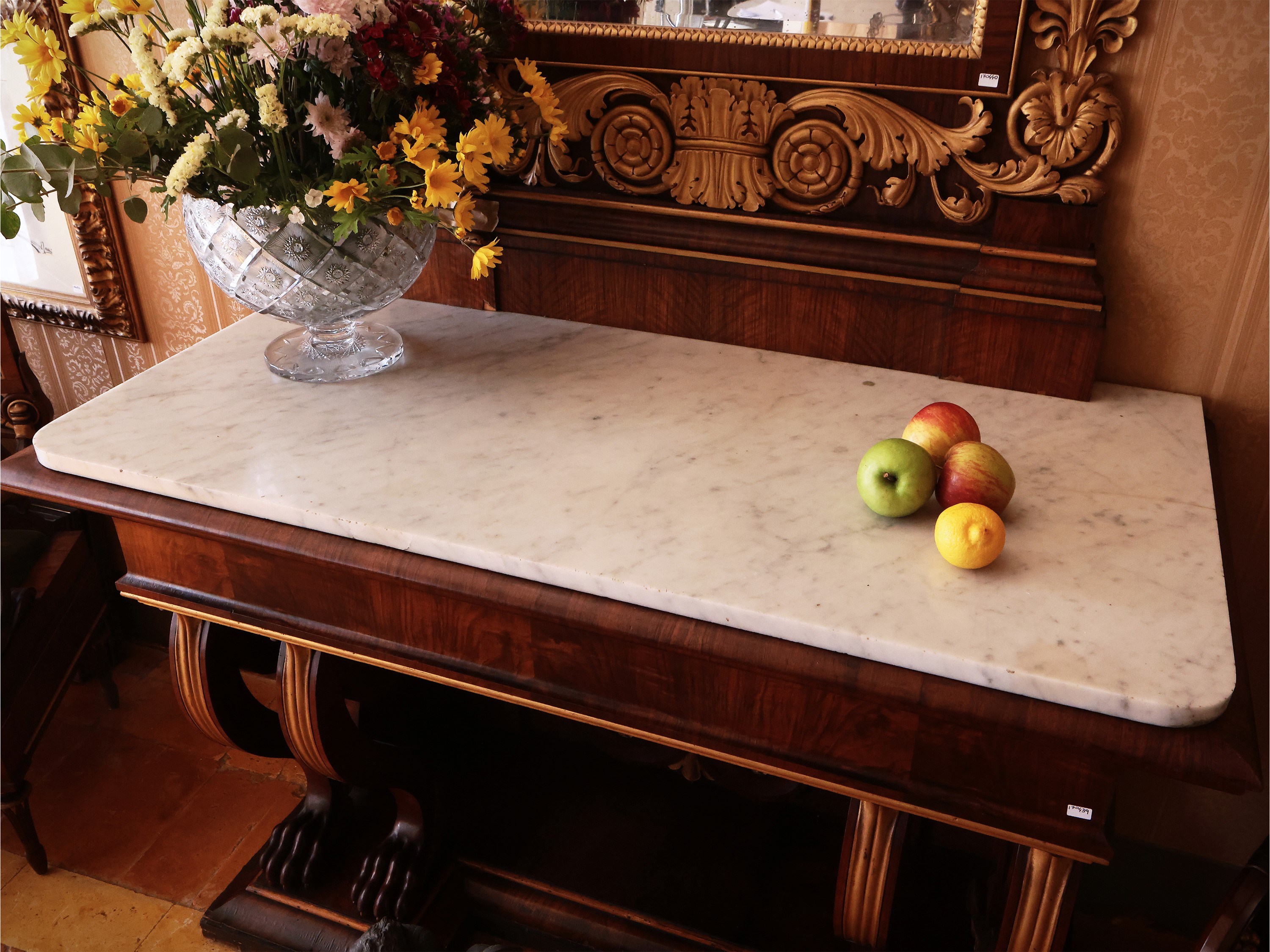 Grande Console Impiallacciata in Piuma di Noce