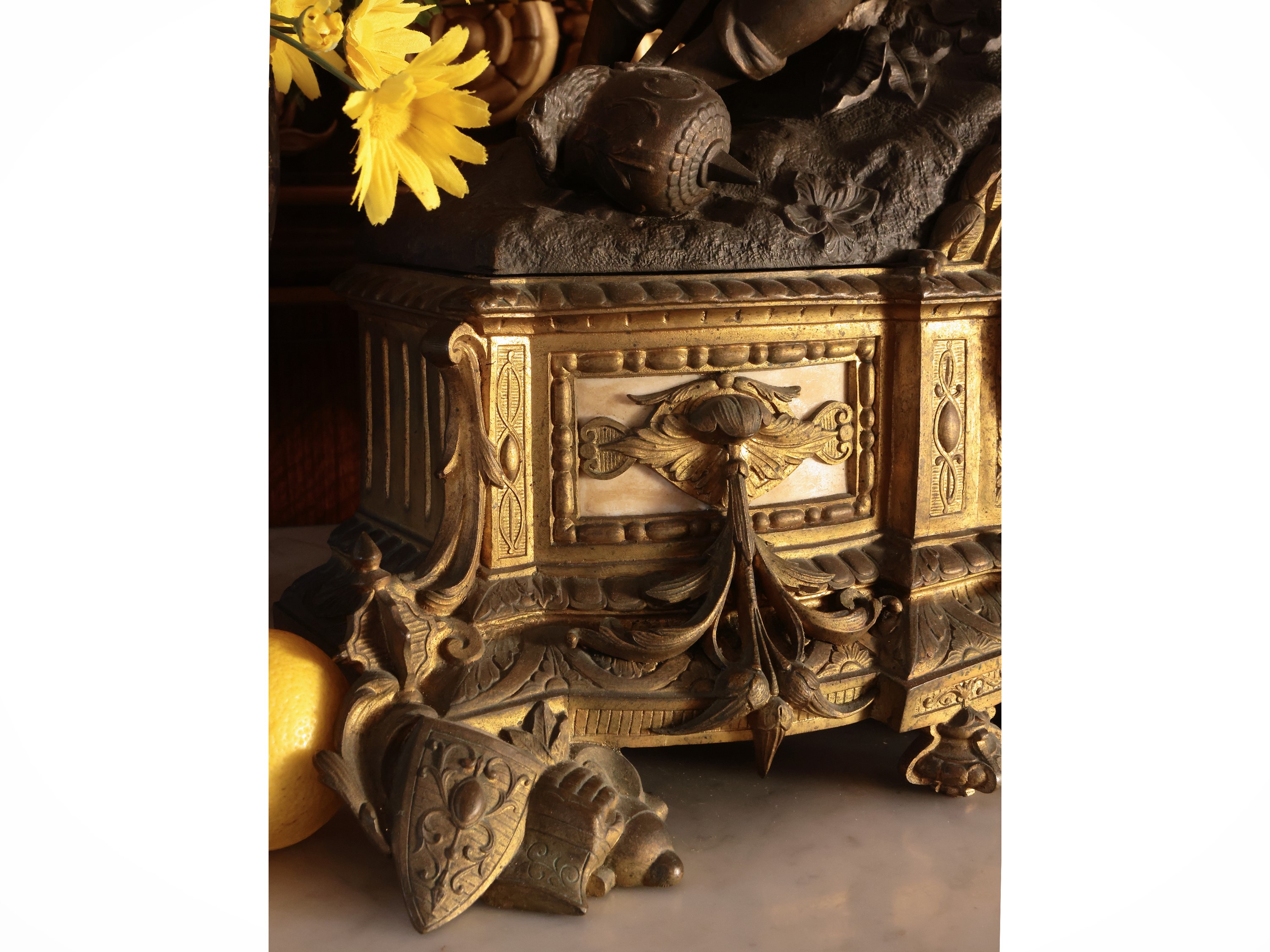 Monumentale Orologio da Camino in Antimonio Dorato e Patinato