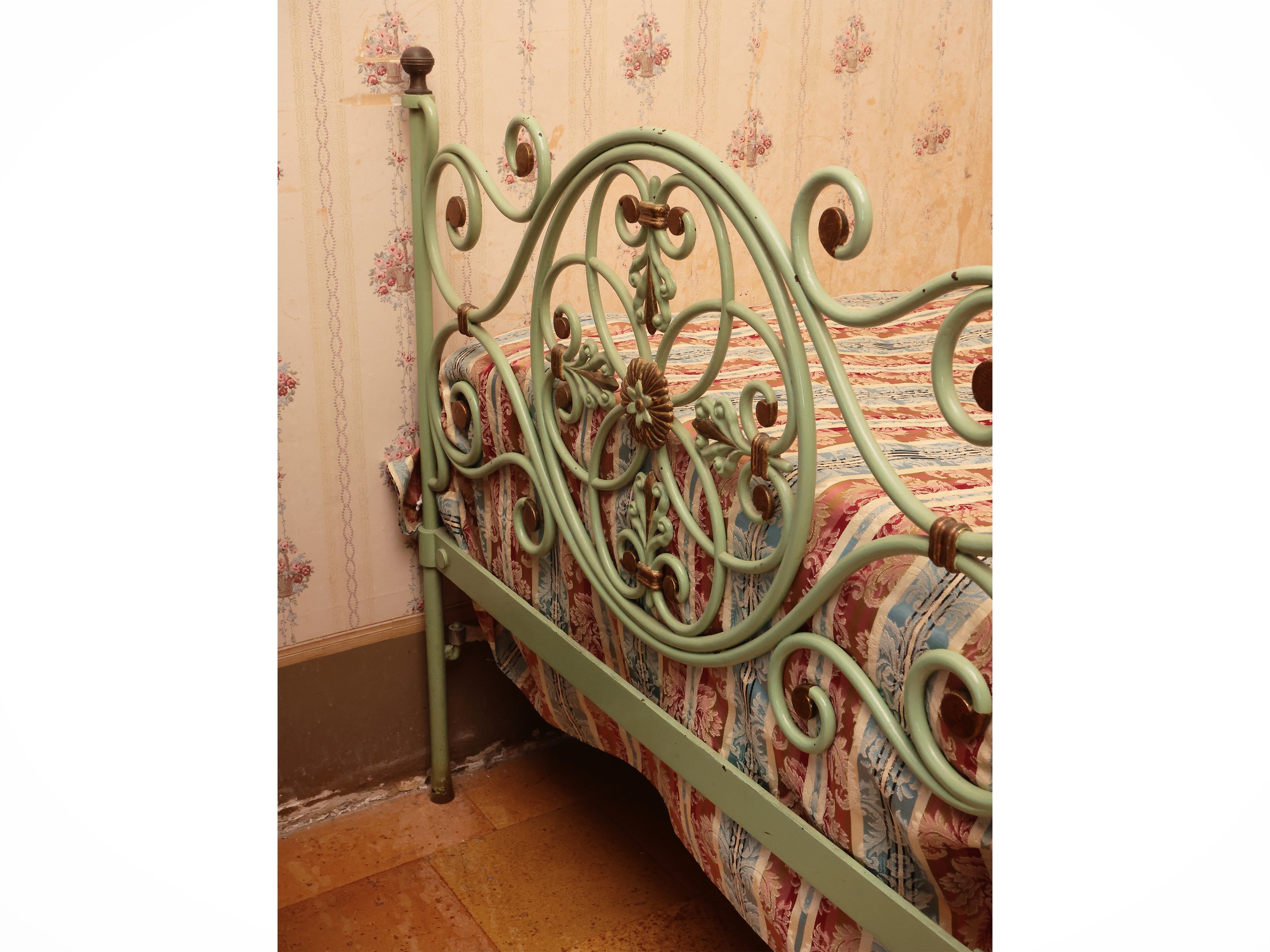 Letto Singolo in Ferro Battuto Tinto Verde Acqua