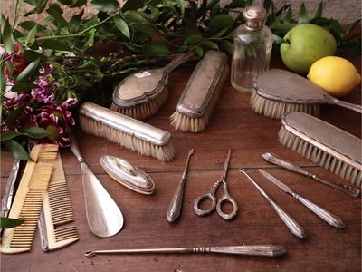 Assortimento di Accessori da Toilette in Argento