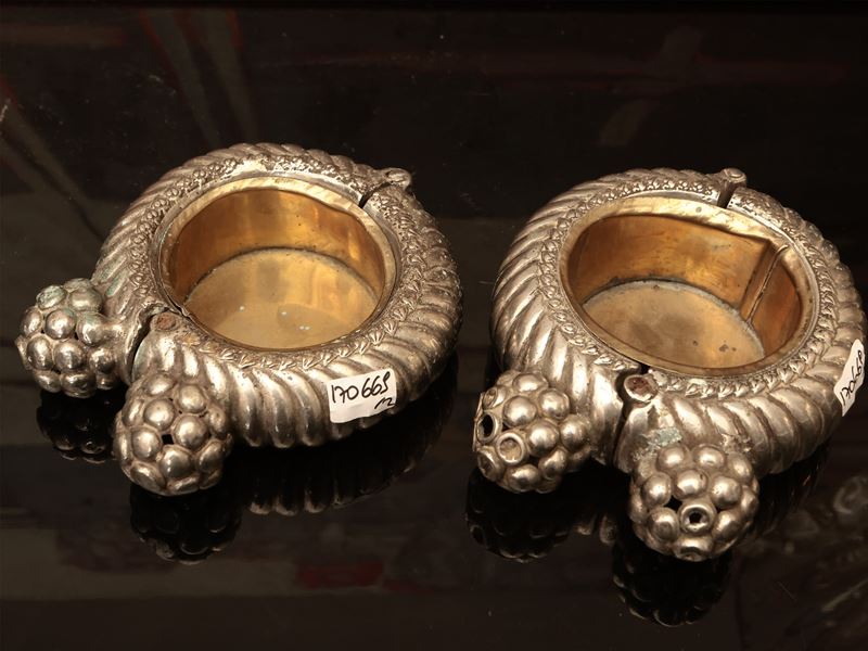 Coppia di Grandi Bracciali Tribali Africani in Metallo