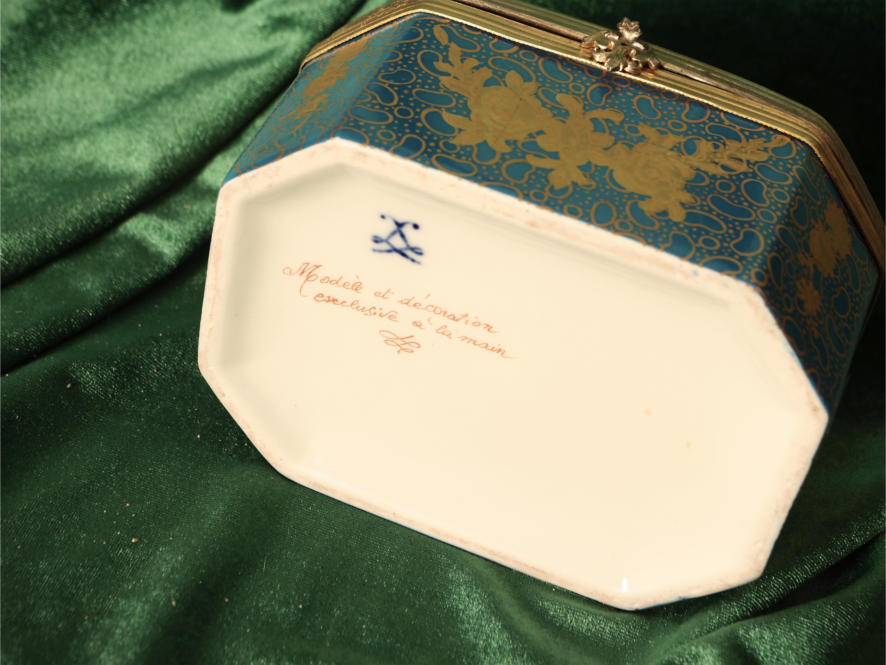 Due Accessori in Porcellana, Limoges