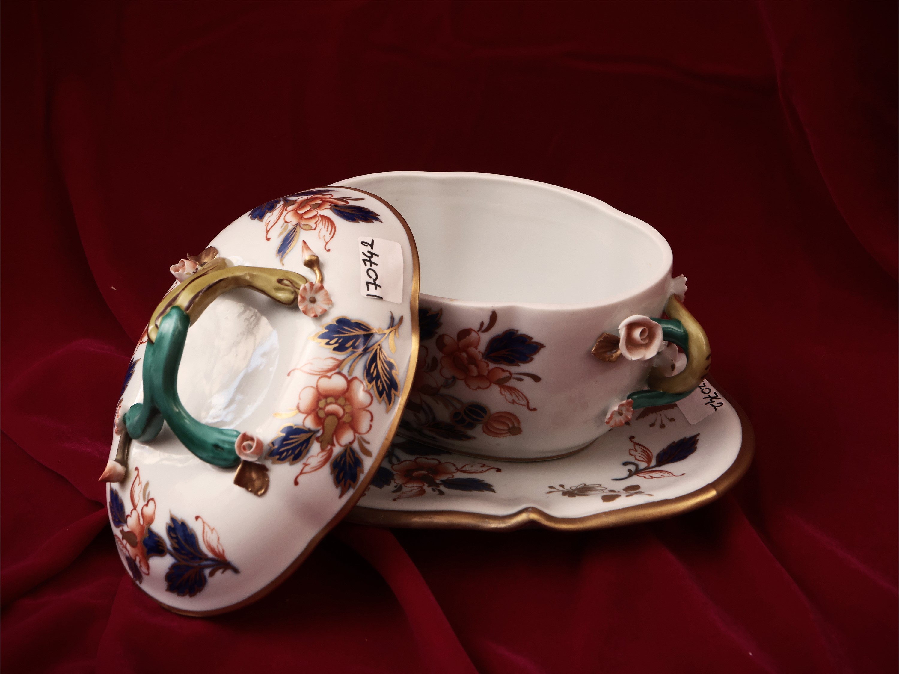 Due Accessori in Porcellana, Limoges