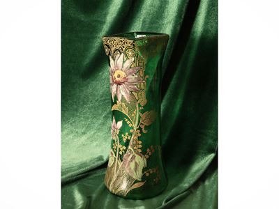 Vaso in Vetro Soffiato Verde di Gusto Art Deco, Attribuibile a Legras