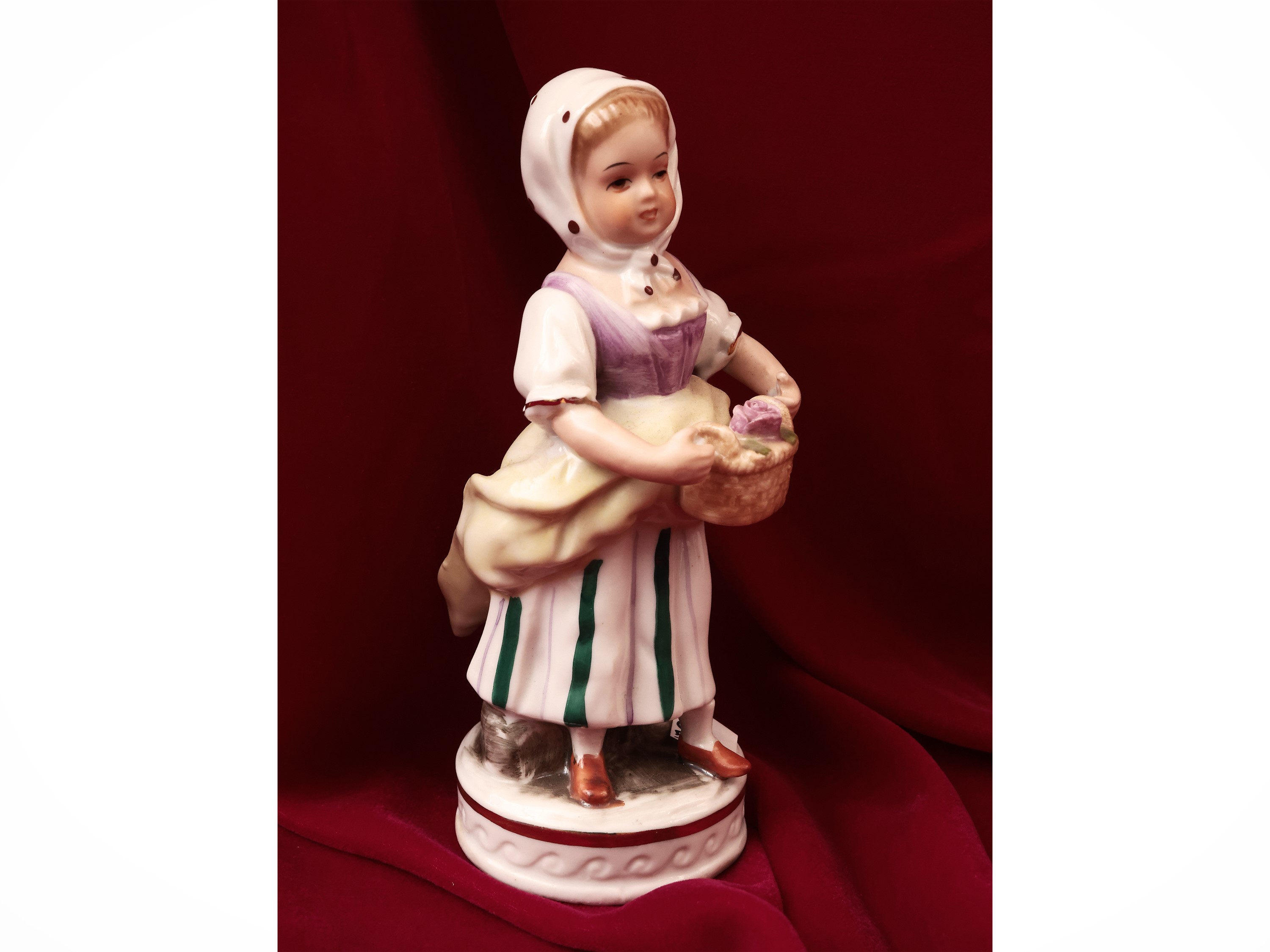 Serie di Quattro Figure in Porcellana