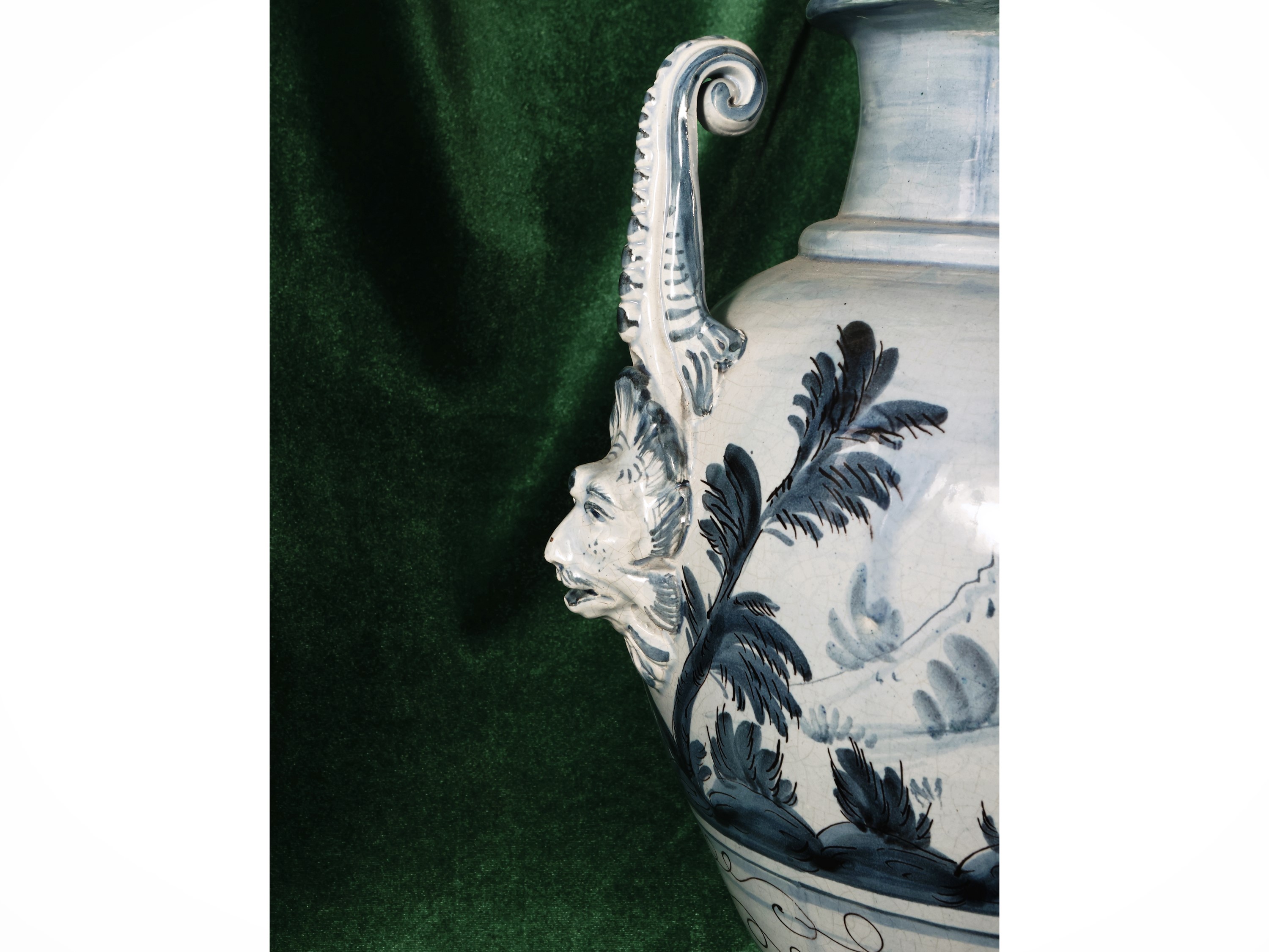 Grande vaso ad anfora in ceramica smaltata, Manifattura di Montelupo