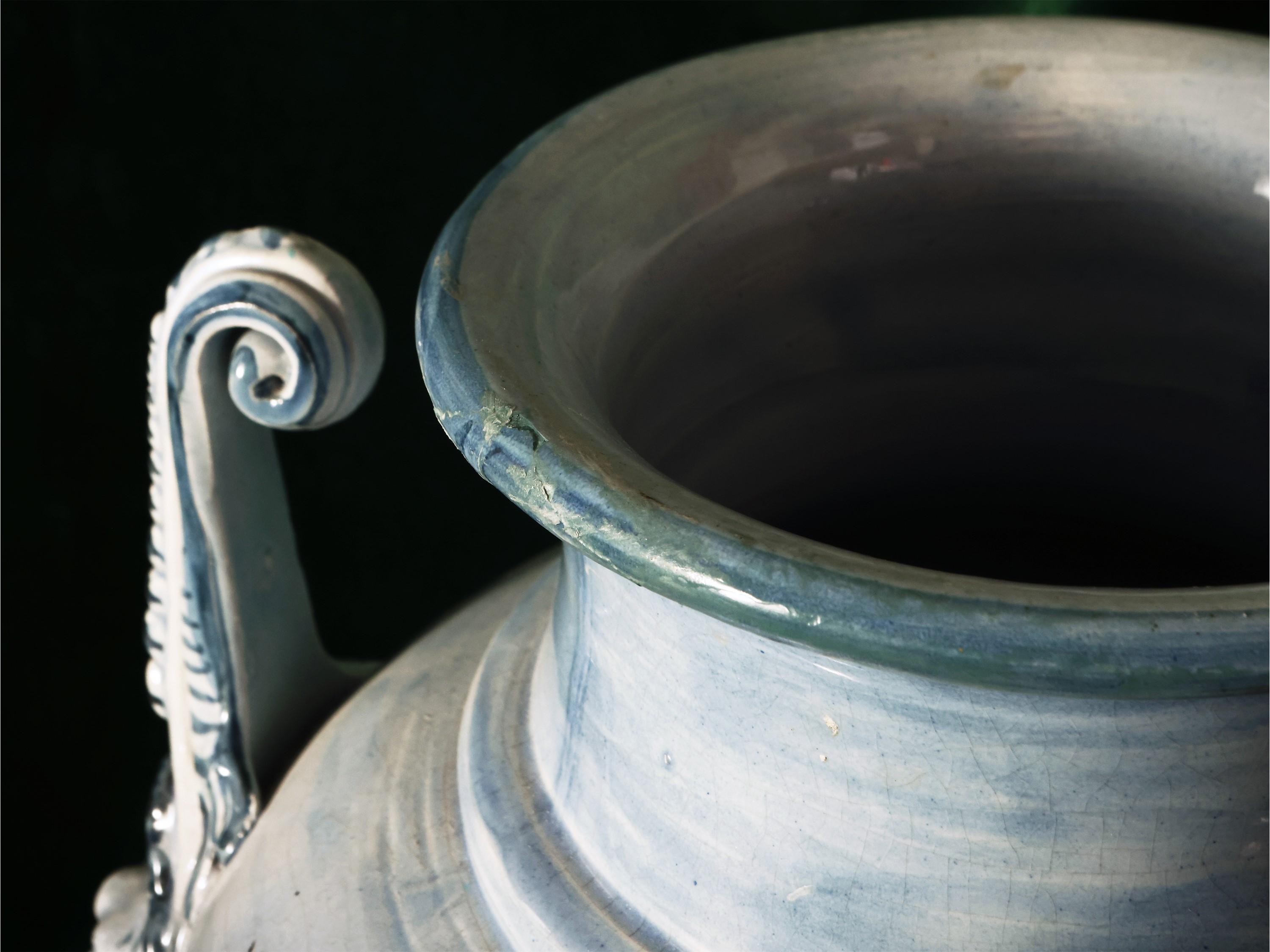 Grande vaso ad anfora in ceramica smaltata, Manifattura di Montelupo