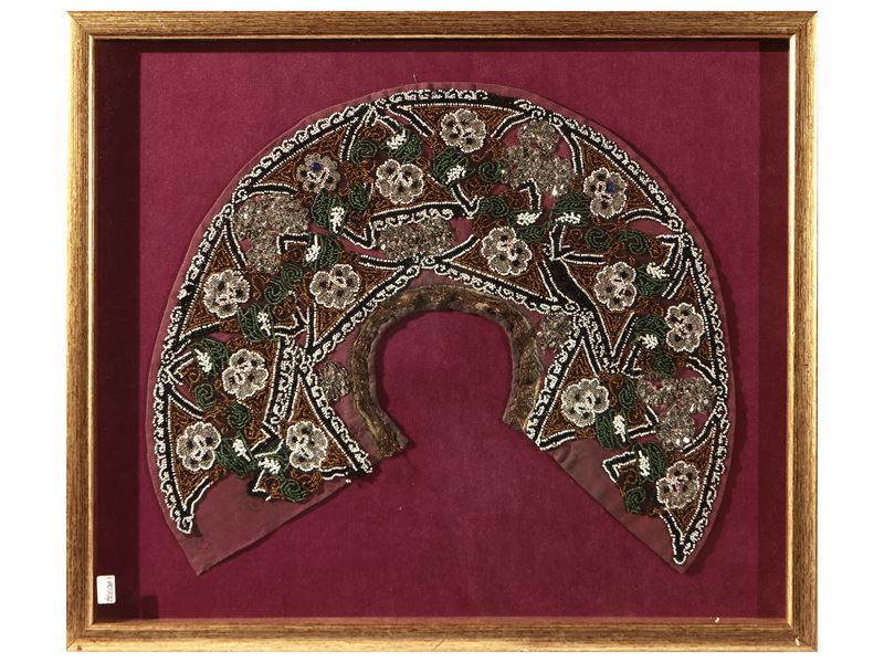 Colletto di abito ricamato