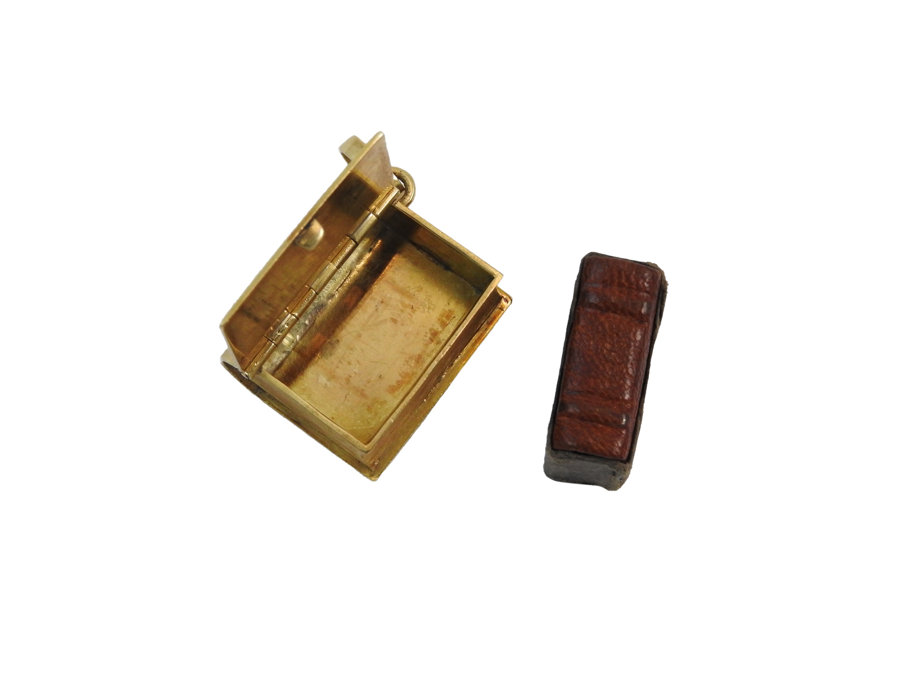 Pendente in oro giallo a foggia di libro