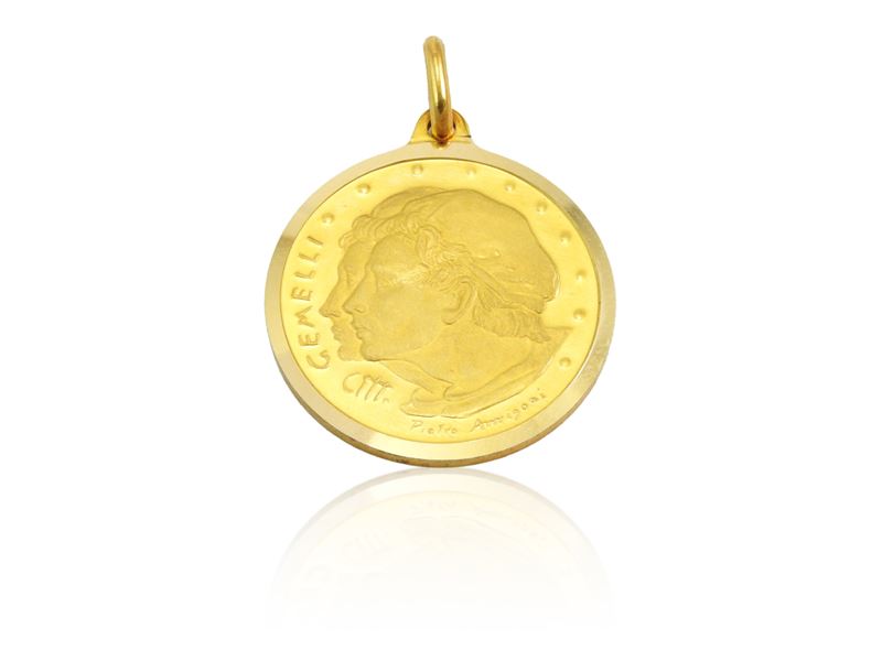 Medaglia pendente in oro giallo con segno zodiacale dei Gemelli, Anni Settanta