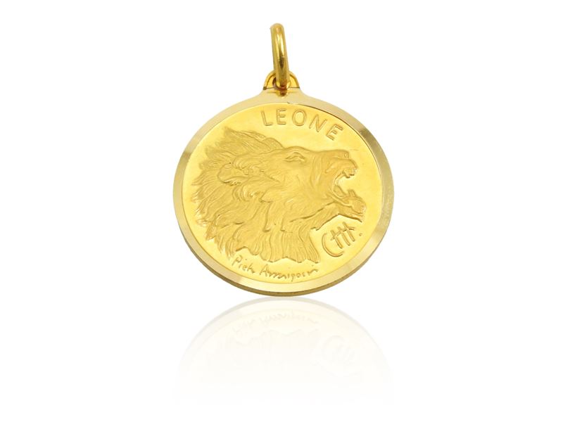 Medaglia pendente in oro giallo con segno zodiacale del Leone, Anni Settanta