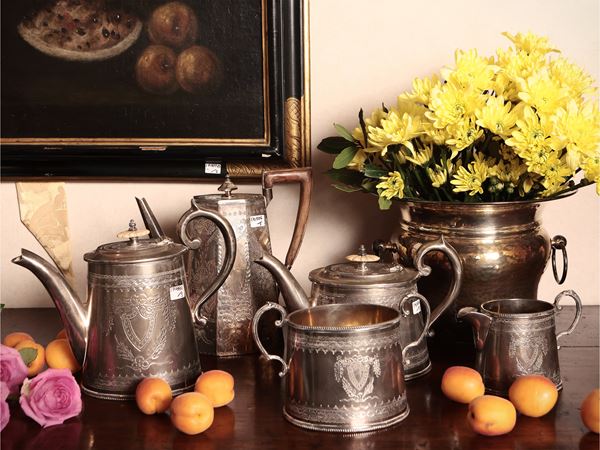 Servizio da tè e caffè in metallo argentato