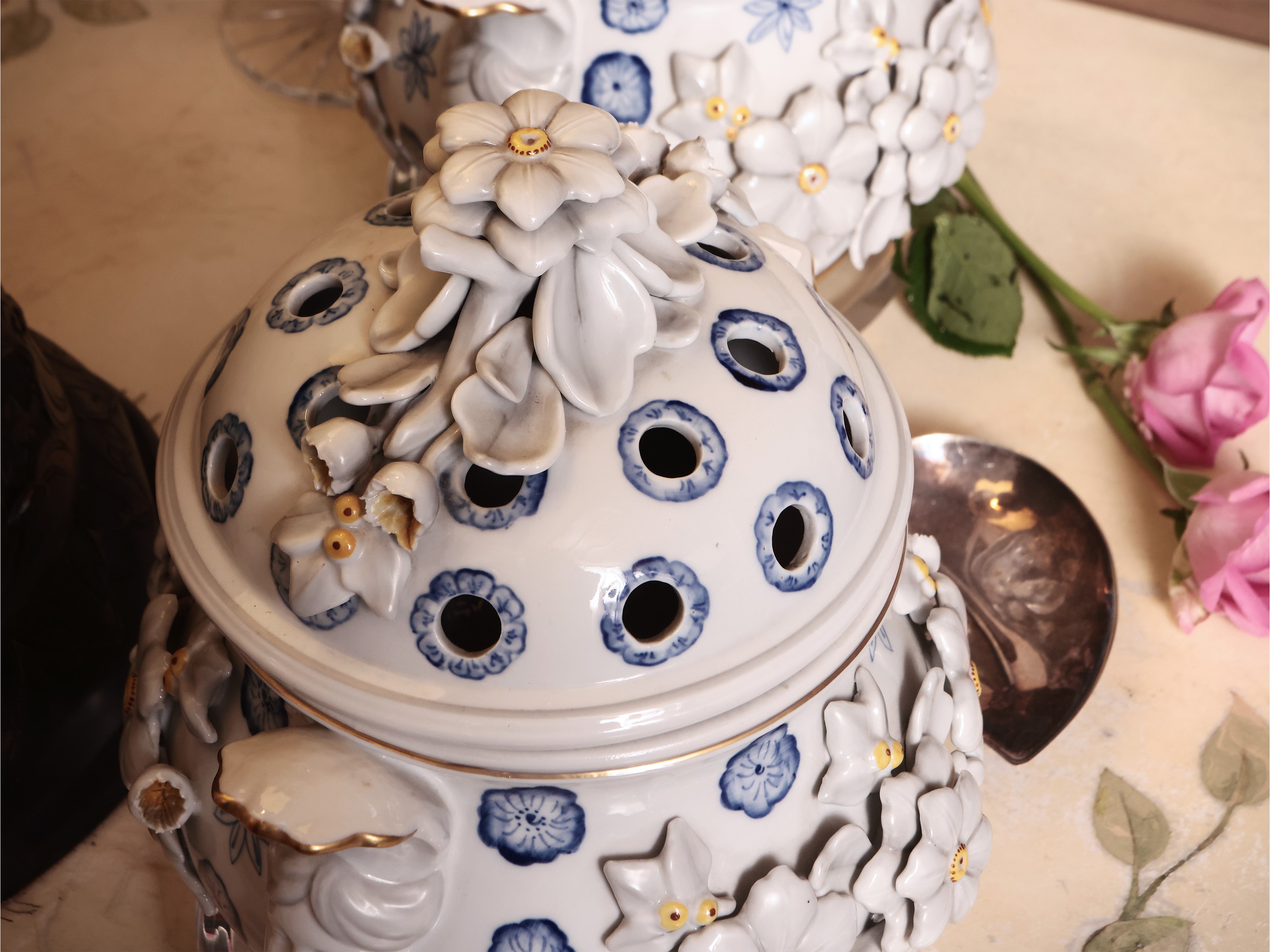Coppia di Fioriere o Vasi per Pot-pourri in Porcellana