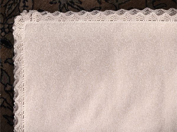 Grande tovaglia in tessuto color corda laminato