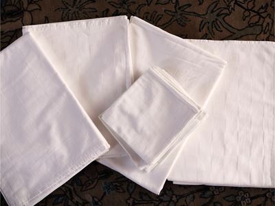 Serie di Quattro Tovaglie in Cotone Damascato