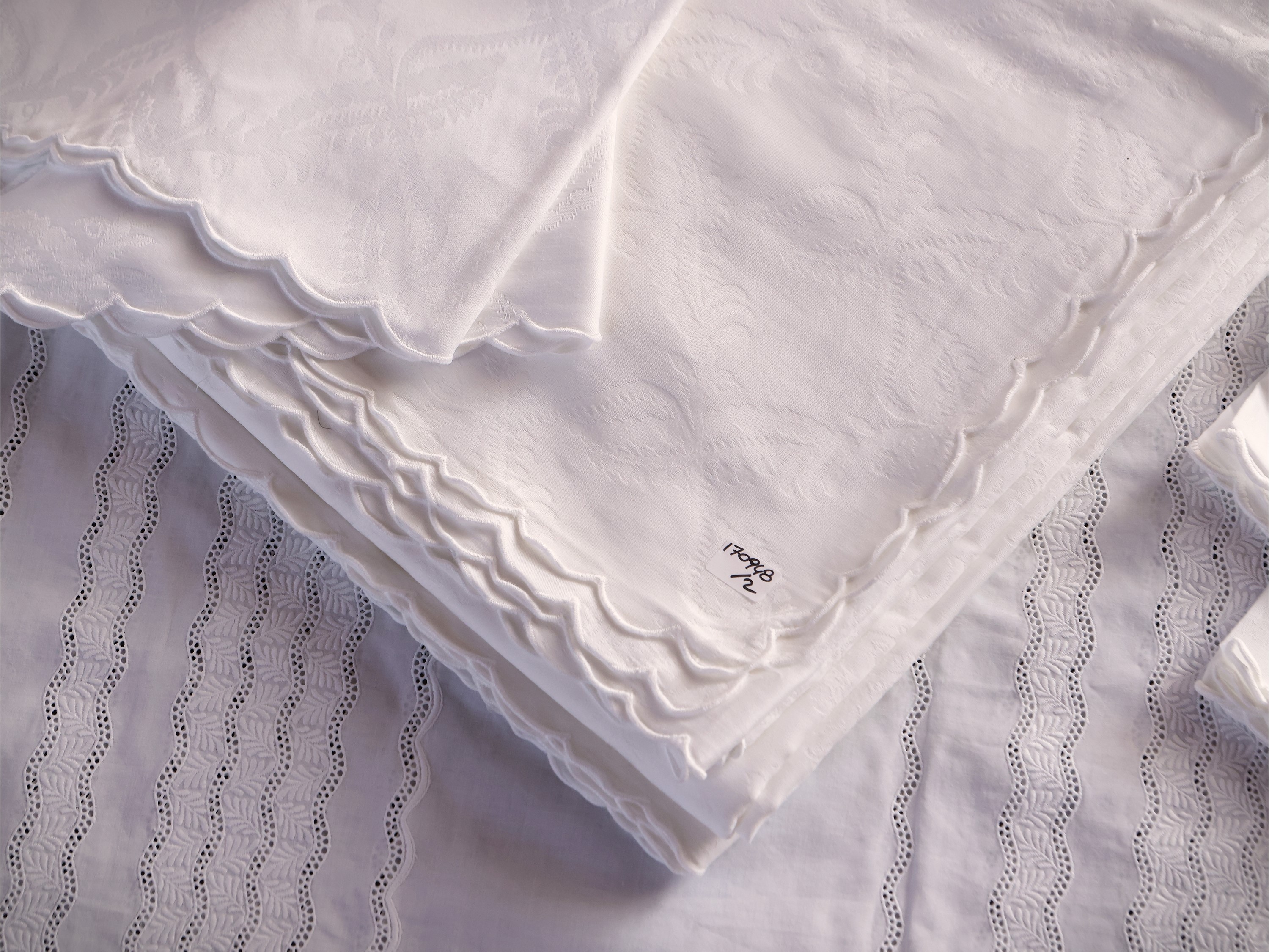 Due Tovaglie in Cotone Bianco