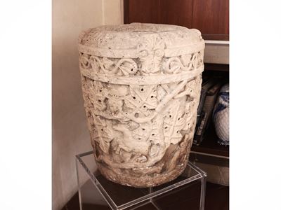 Grande Vaso Scultoreo Ad Urna in Pietra
