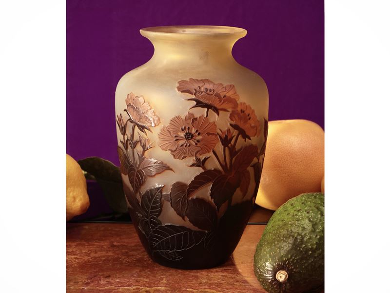 Vaso in vetro doppio a cammeo,