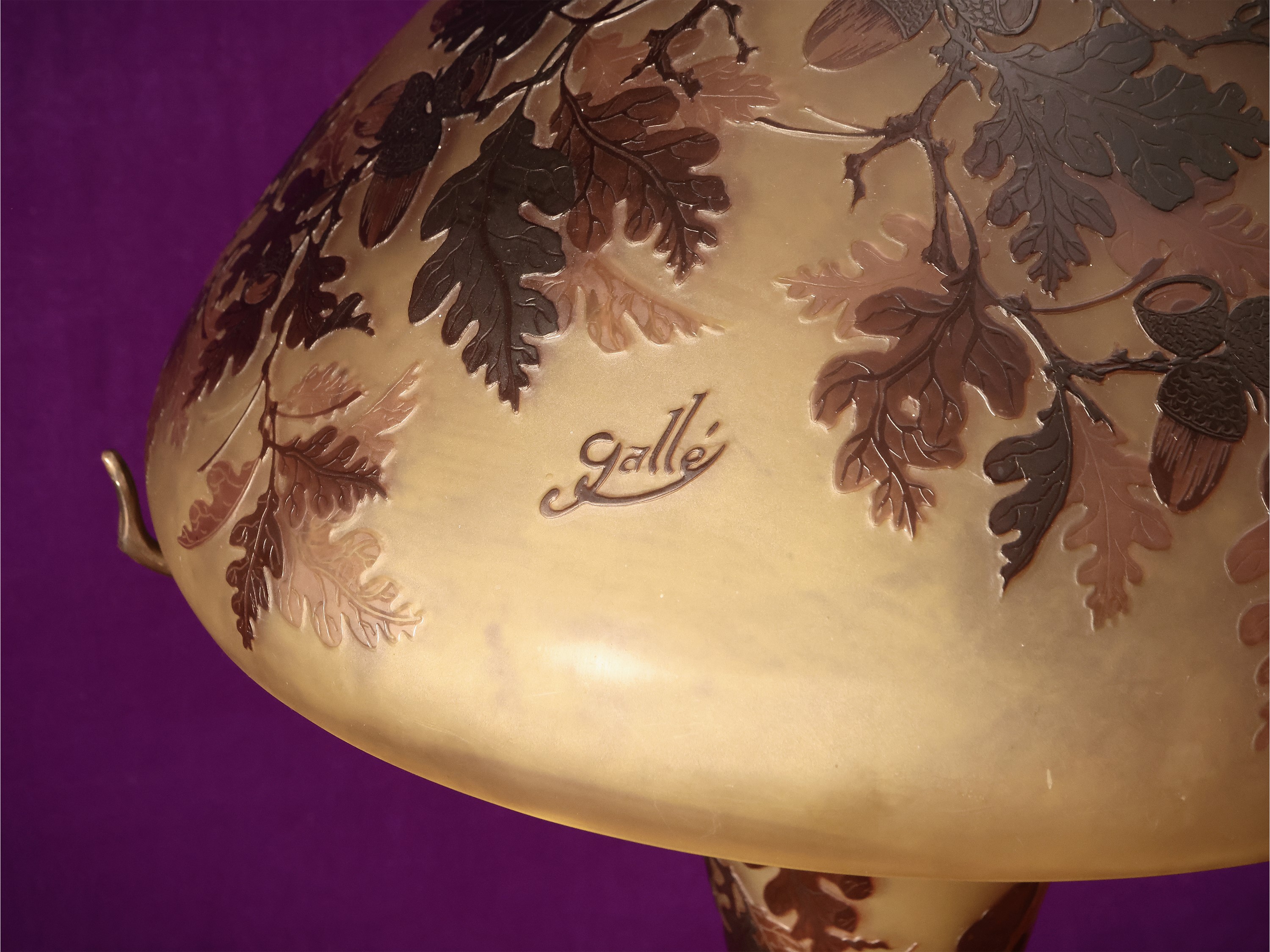 Grande lampada in vetro doppiato a cammeo