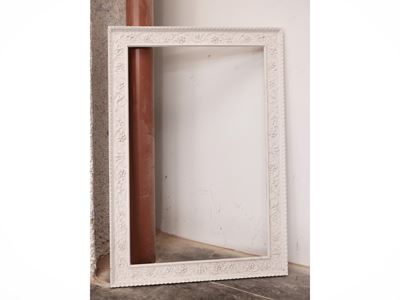 Grande Cornice in Legno Intagliato e Laccato Bianco