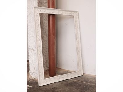 Grande Cornice in Legno Intagliato e Laccato Bianco