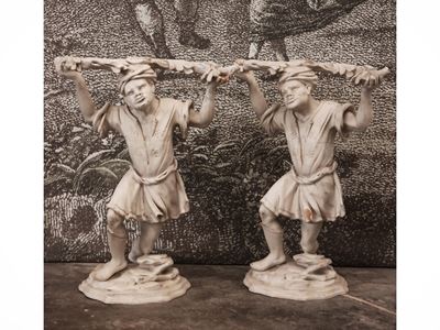Coppia di Mori in Legno Intagliato e Laccato Bianco
