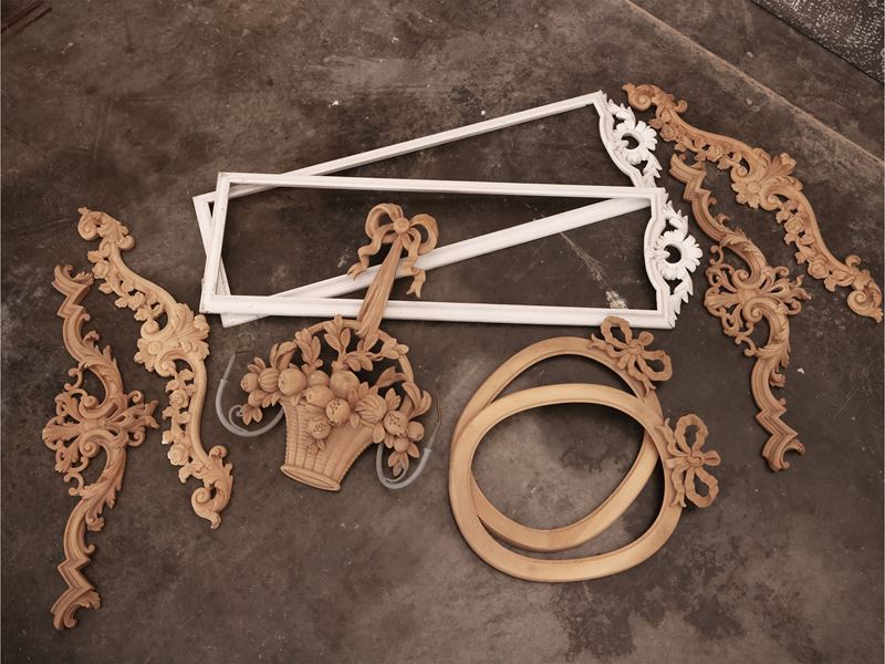 Assortimento di Arredi Decorativi in Legno