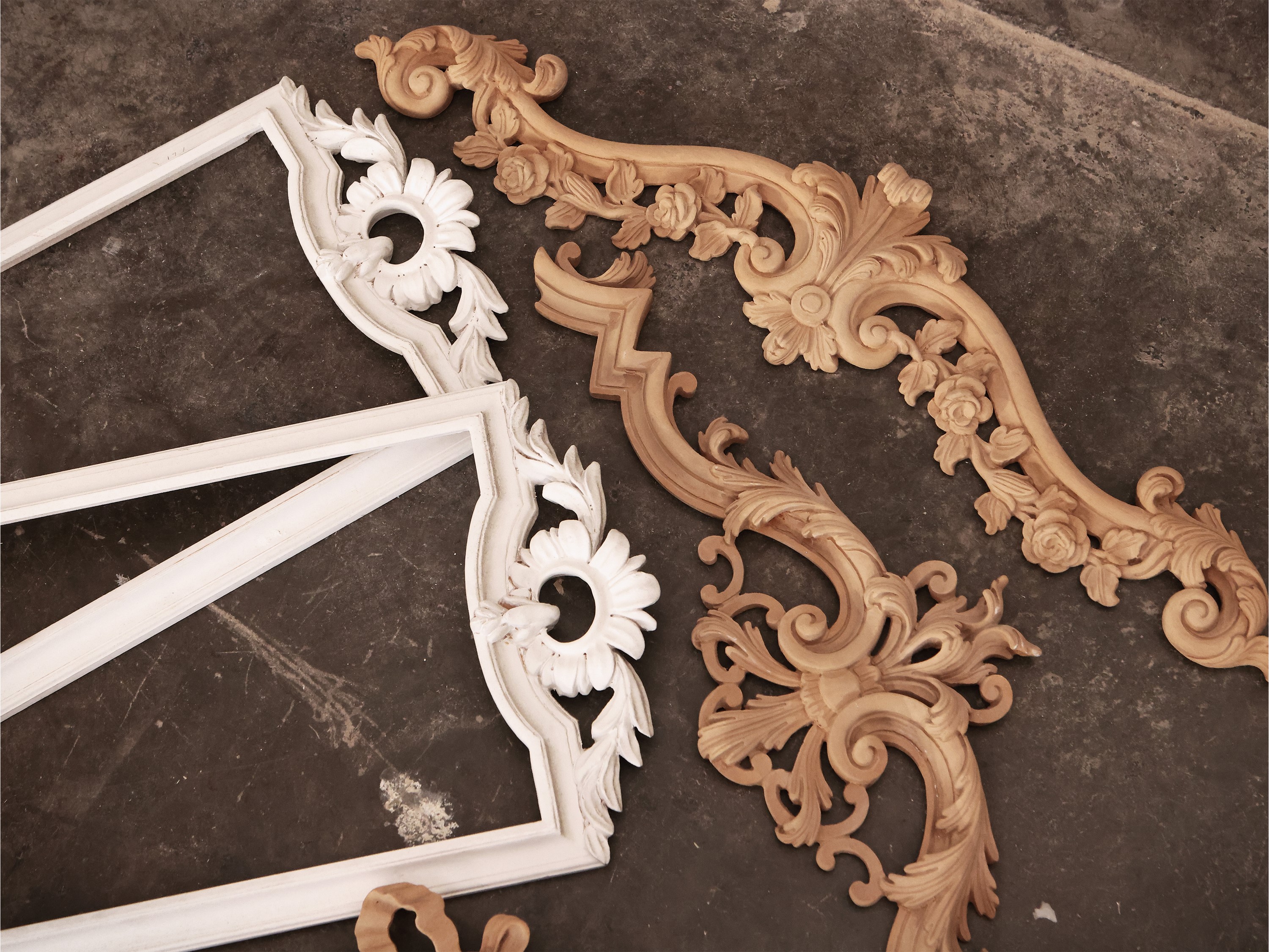 Assortimento di Arredi Decorativi in Legno