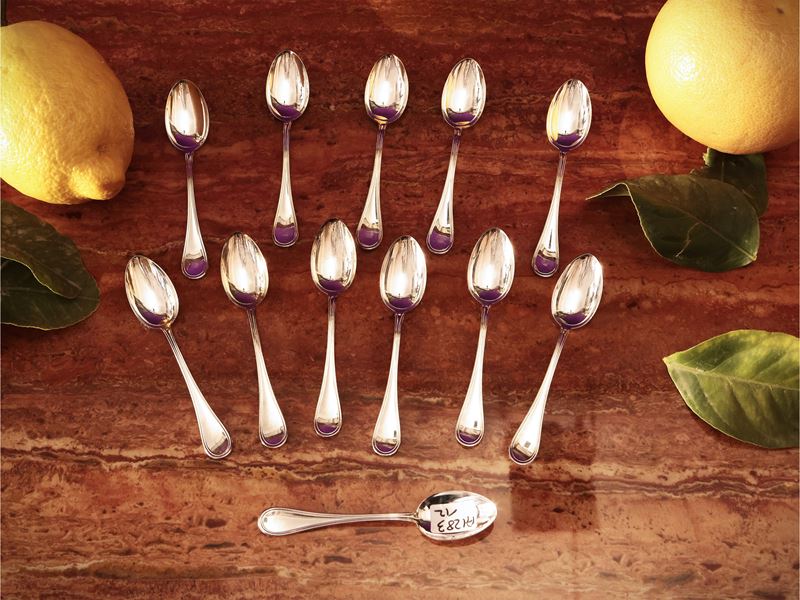 Serie di dodici cucchiaini da caffè in argento