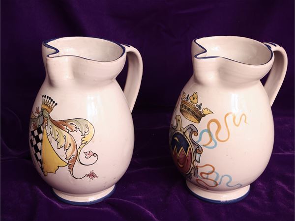 Coppia di brocche in ceramica smaltata, Cantagalli