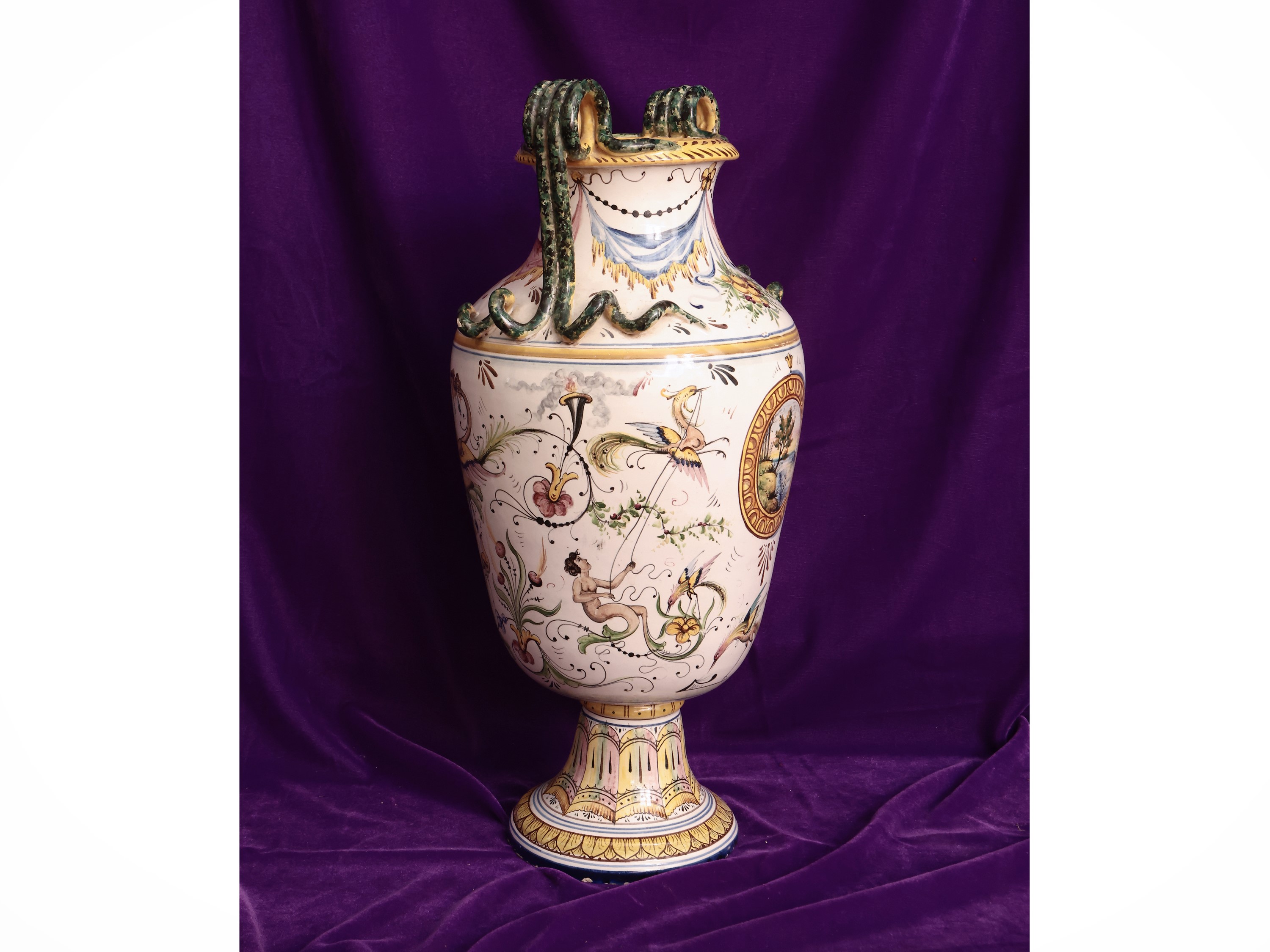 Vaso Ad Anfora in Maiolica