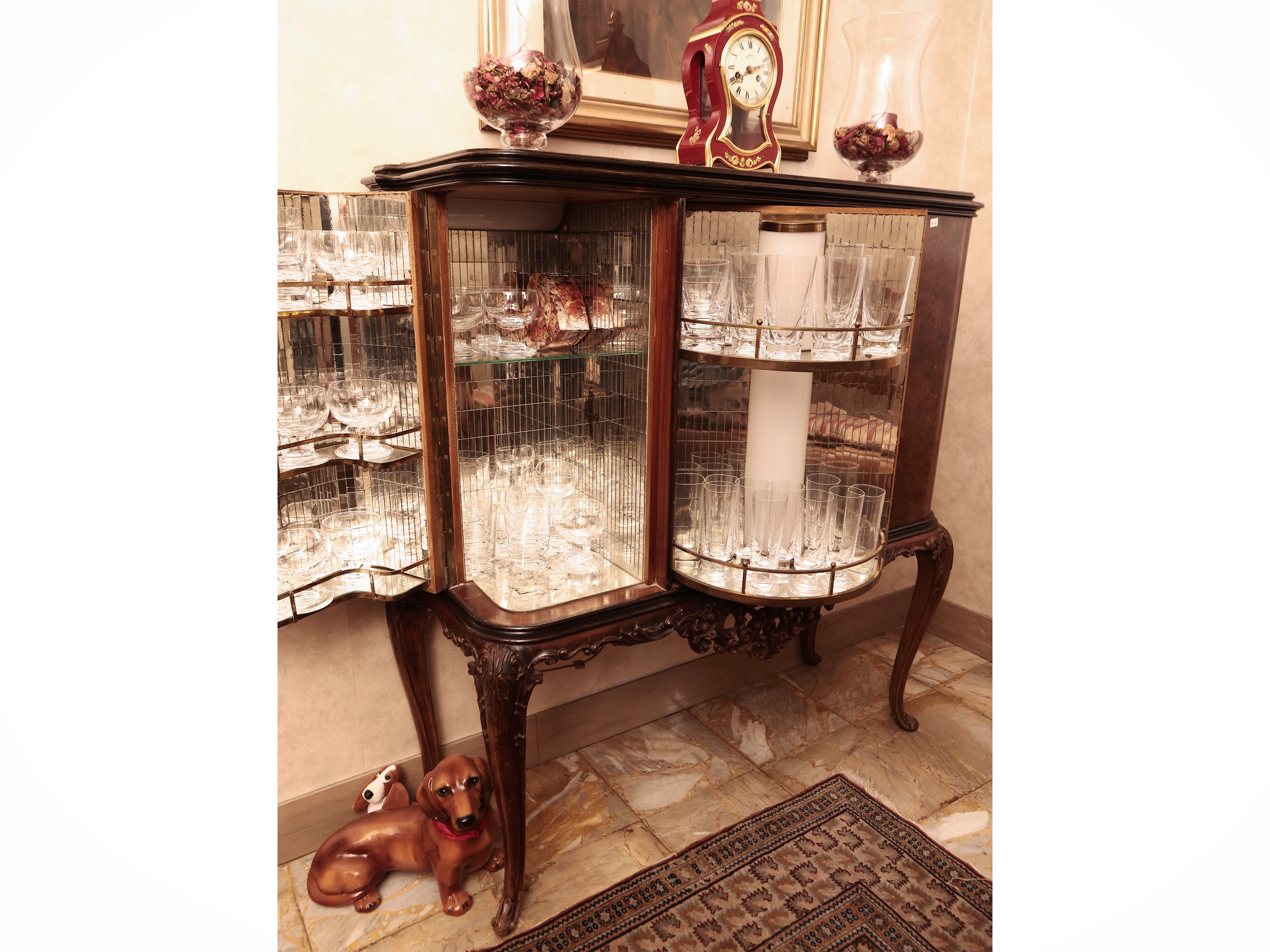 Mobile bar impiallacciato in radica di noce