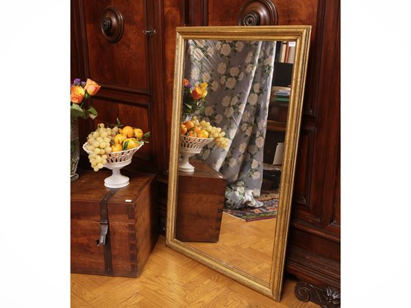 Mirror with carved and golden wooden frame