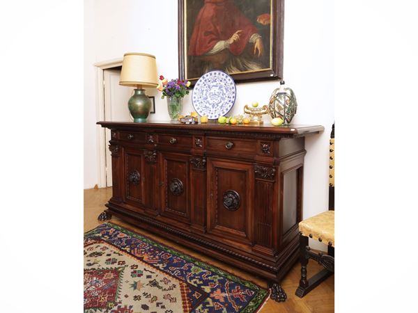 Great belief in neo -Renaissance walnut