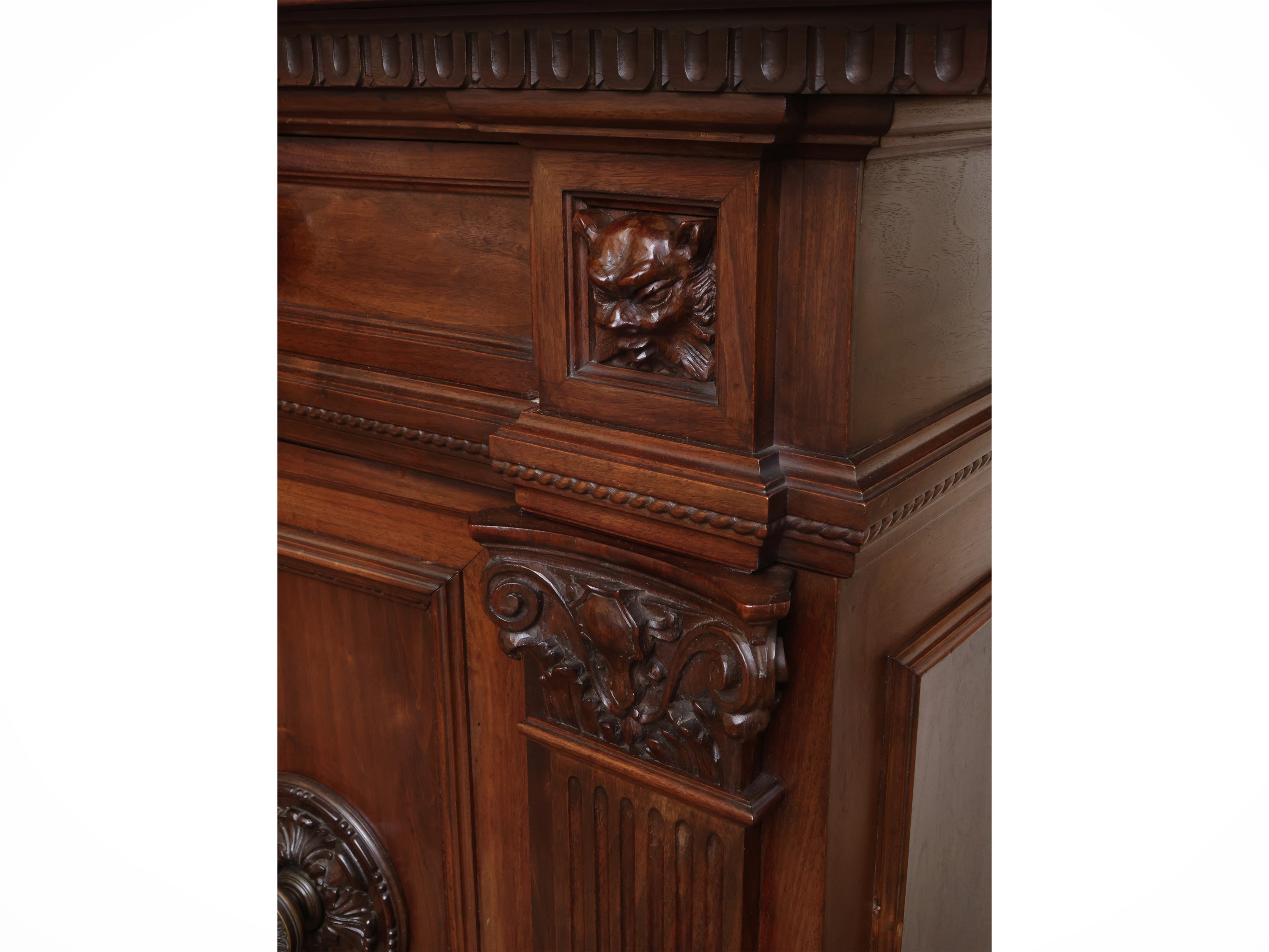Credenza in noce, stile neorinascimentale, h cm 117 x 236 x 70