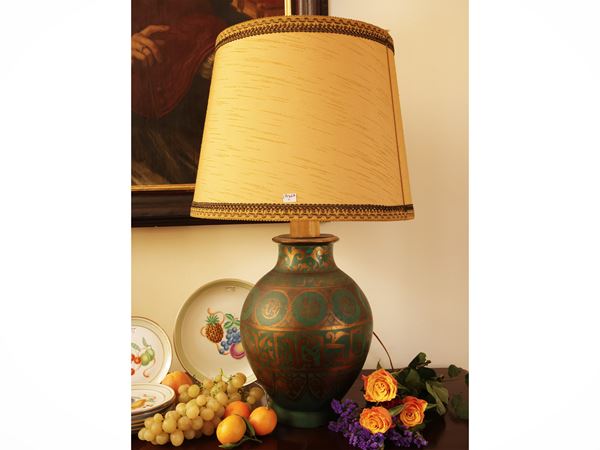 Enamelled ceramic table lumen