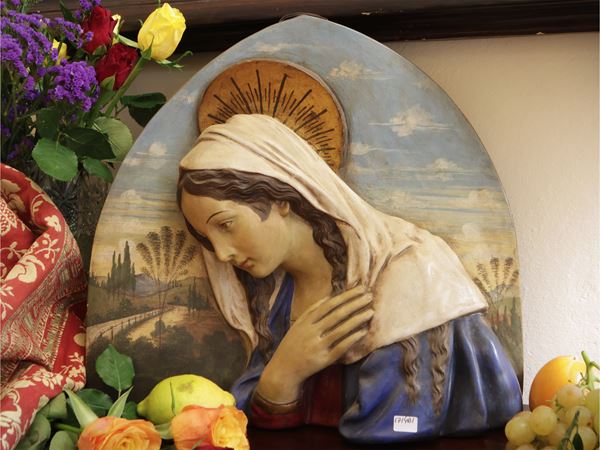 Virgin in prayer