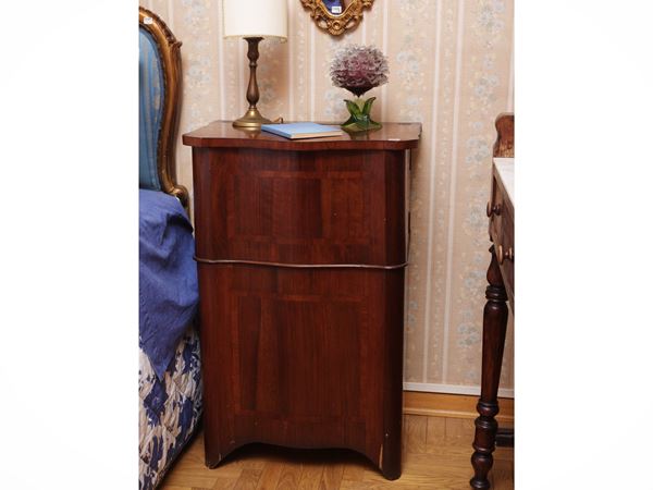 Pair of bedside tables in walnut veneer and walnut feather