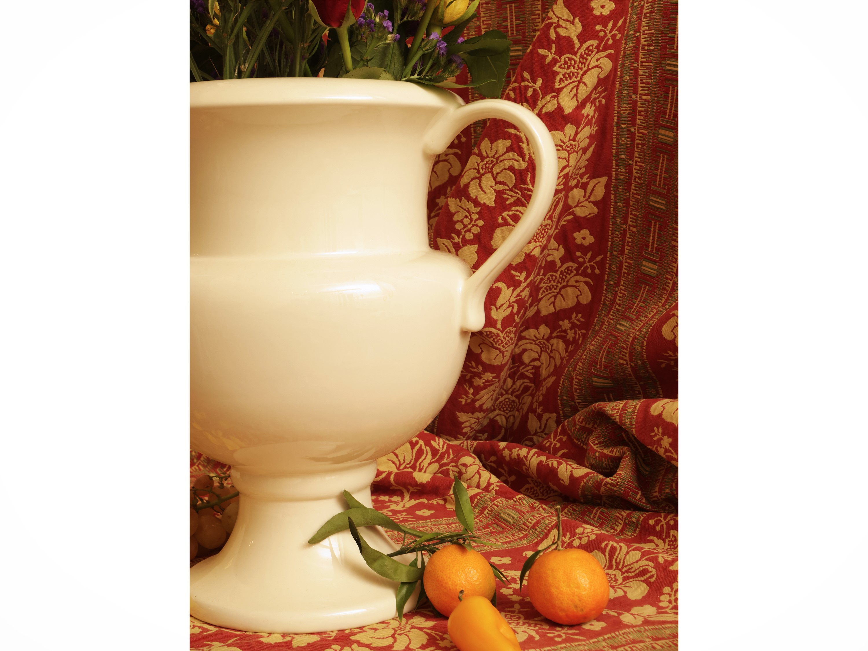 Grande vaso ad anfora in ceramica bianca, h 38 cm