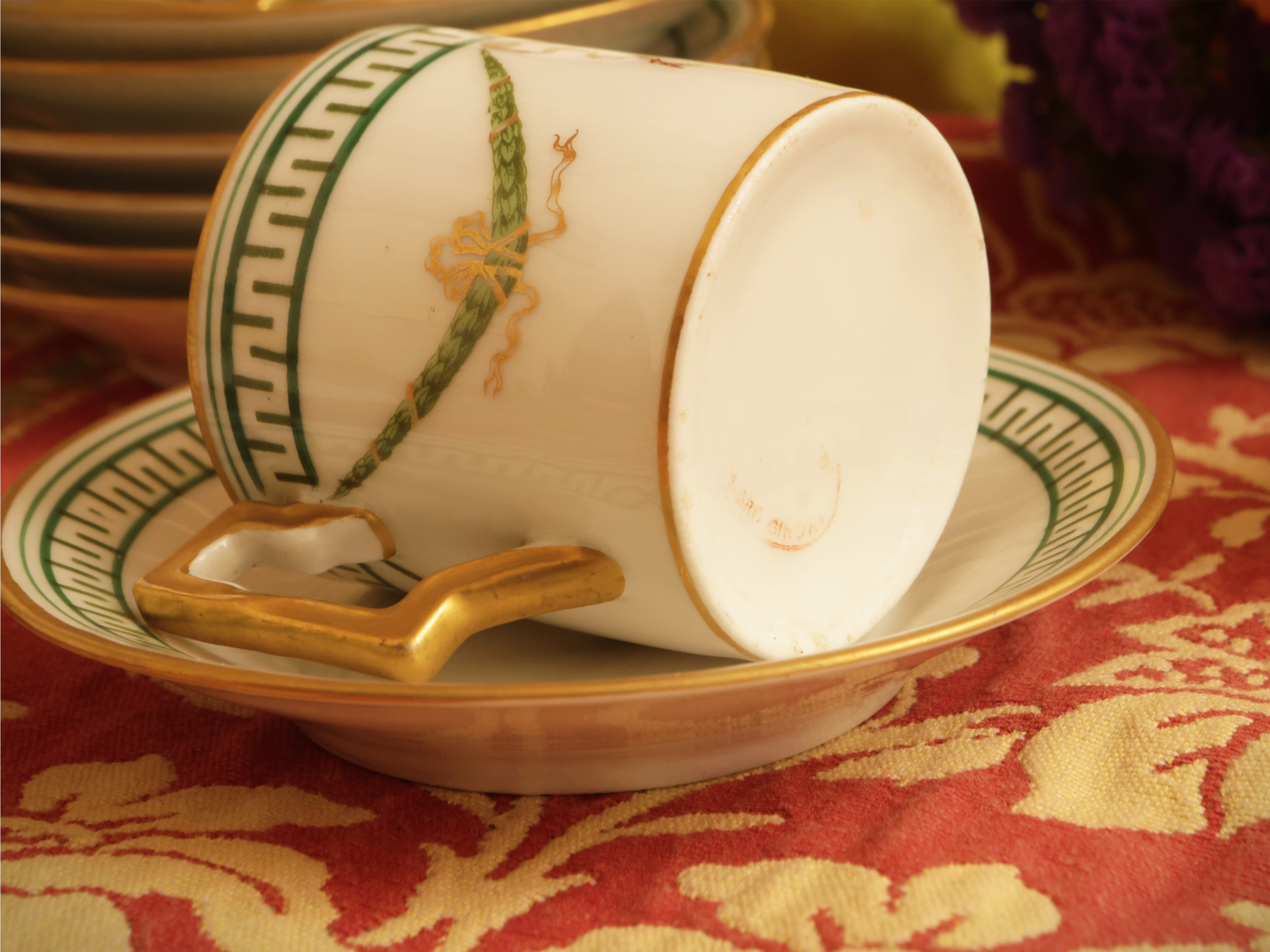 Richard Ginori, Servizio da caffè in porcellana decorato con festoni verdi e dorature