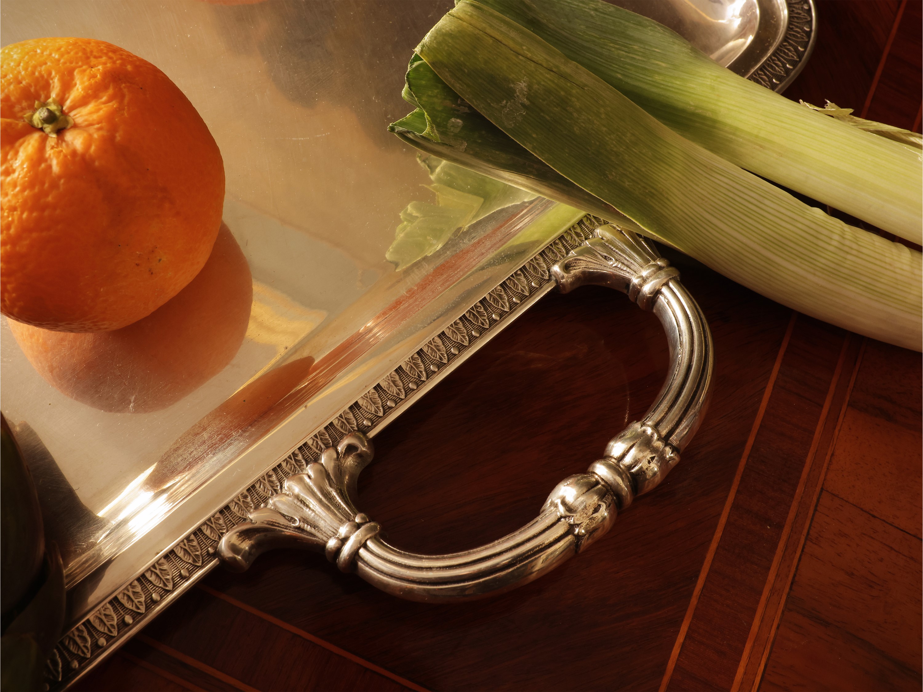 Grande vassoio a guantiera in argento, Fabbrica Italiana Argenterie Milano