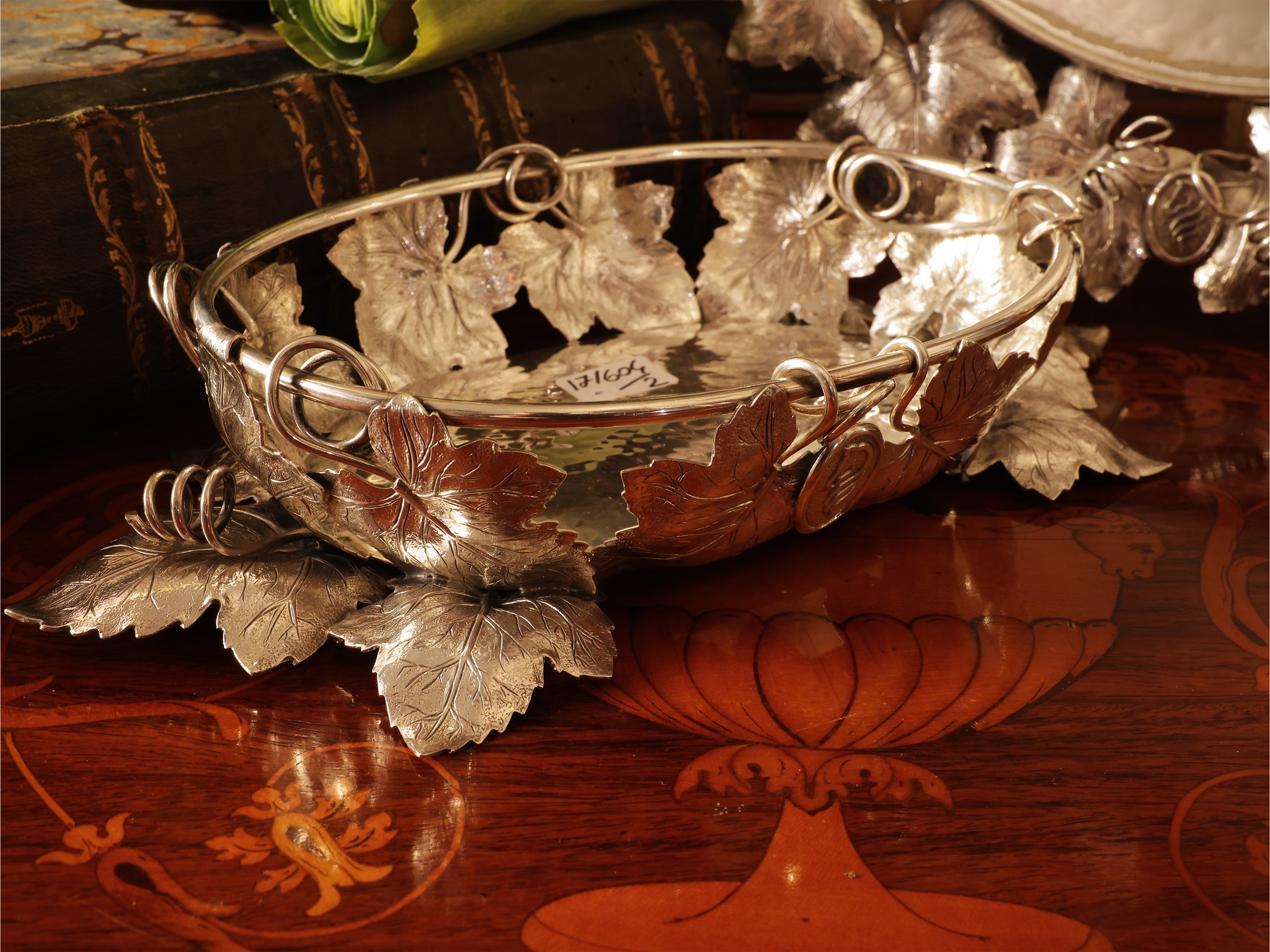 Due vassoi per servire l'uva in argento 925