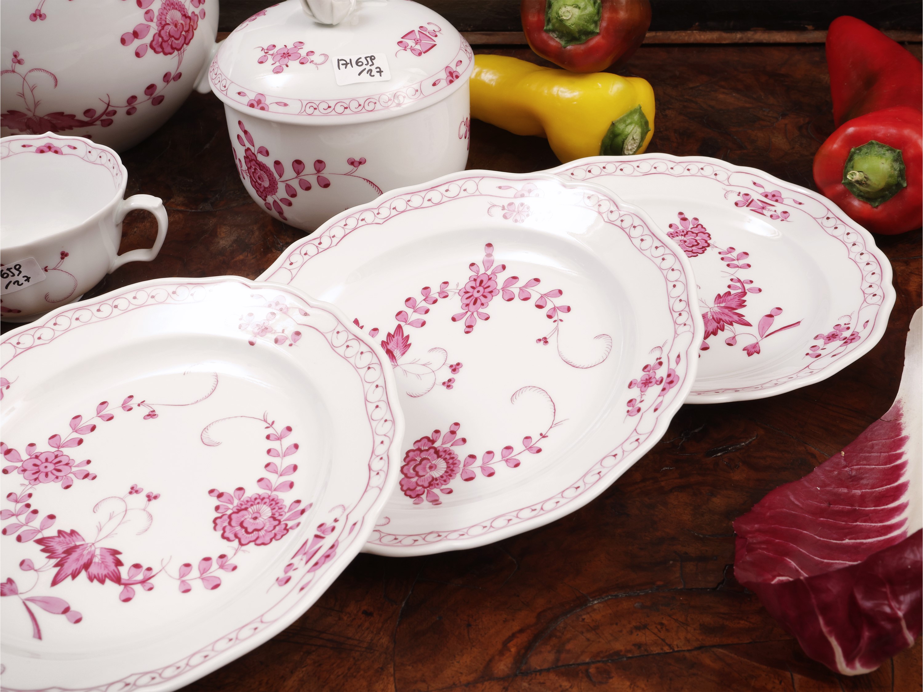 Servizio da tè in porcellana, Meissen, decorato con motivi floreali in tonalità rosa