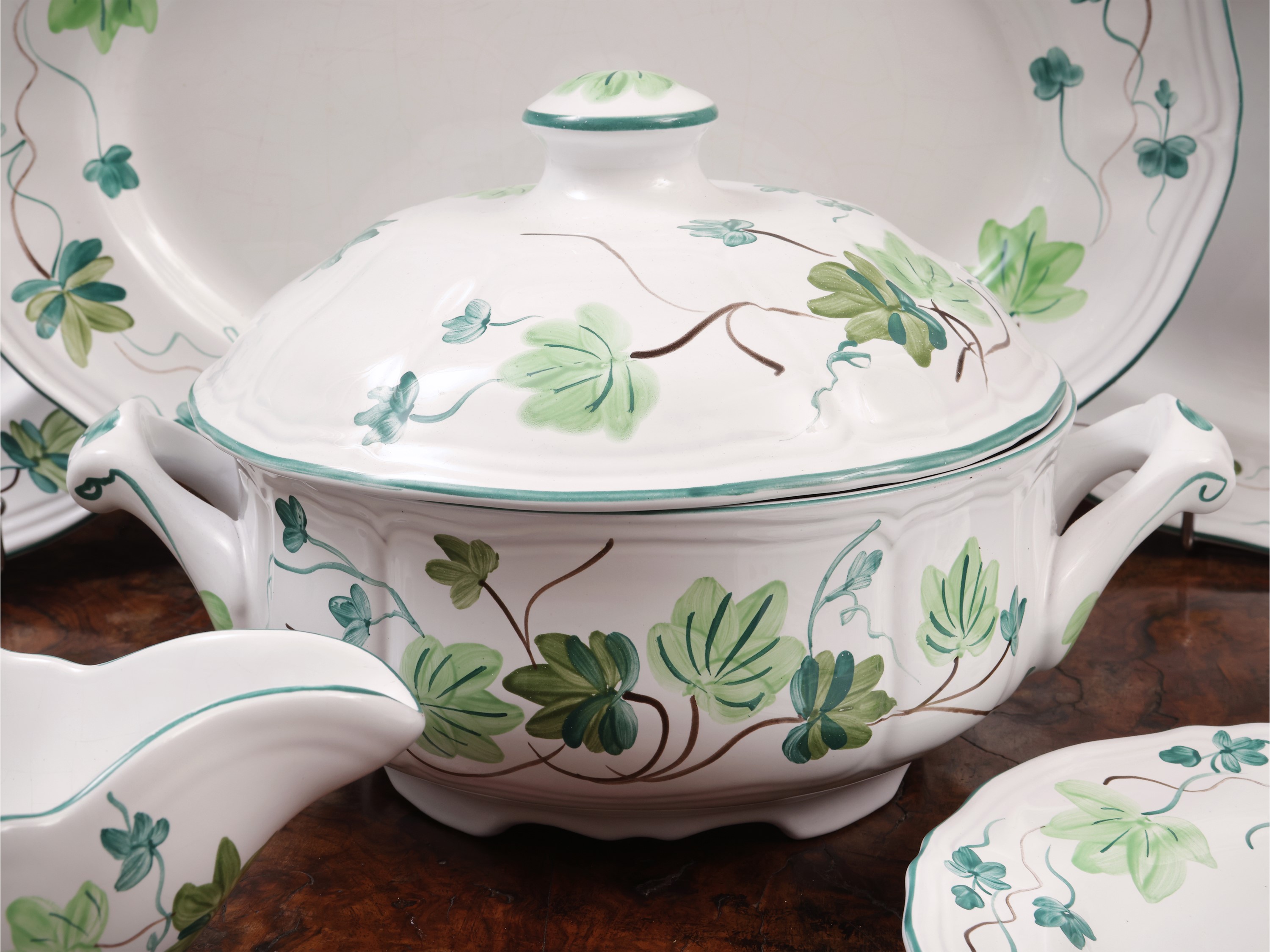 Herend Village Pottery, Servizio di piatti Ivy per pranzi all'aperto, anni Novanta